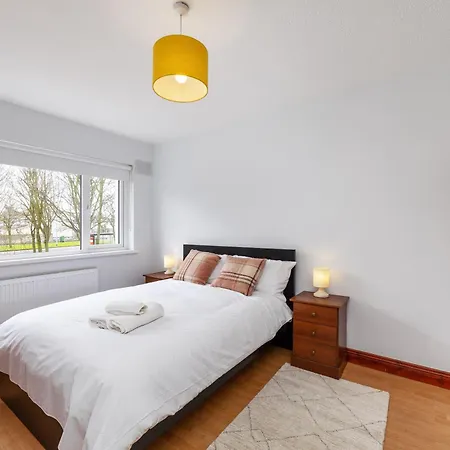 Centre Modern 3 Bedroom House בית נופש