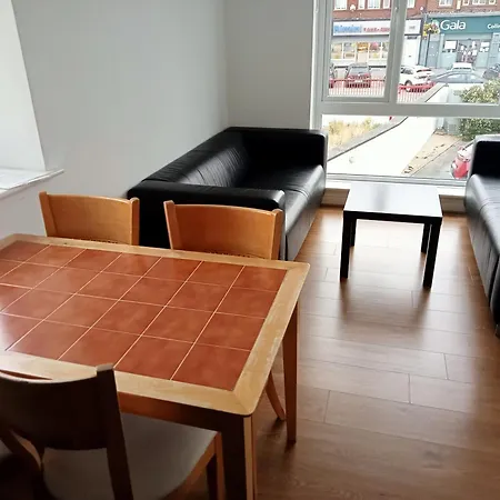 2 Bedroom, 2 Bathroom 公寓