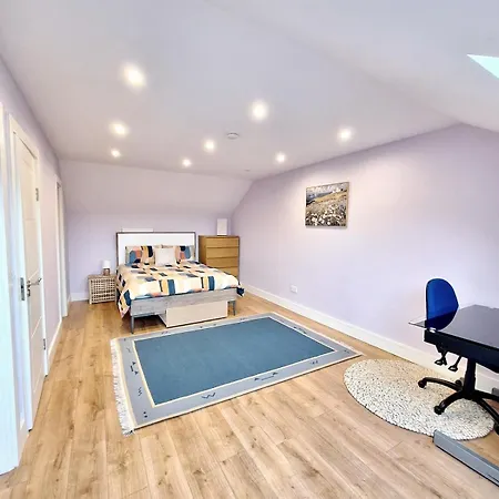 4-bed House Close To Airport, & Beaches * Дублин