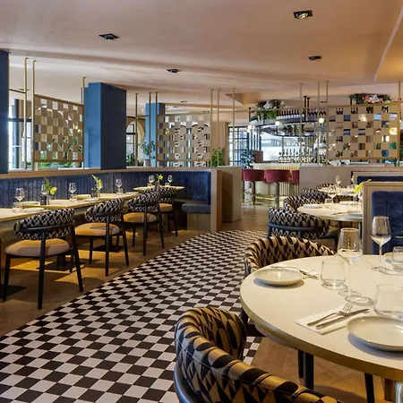 מלון Hilton Garden Centre 4*