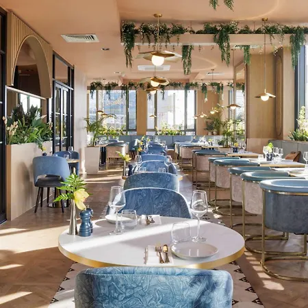 מלון Hilton Garden Centre 4*