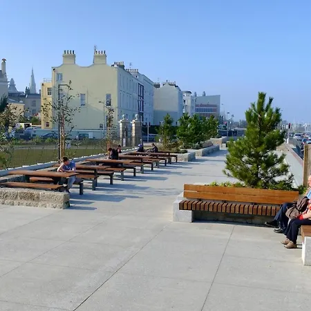 Dun Laoghaire Coastal Retreat & Hidden Getaway Dublin