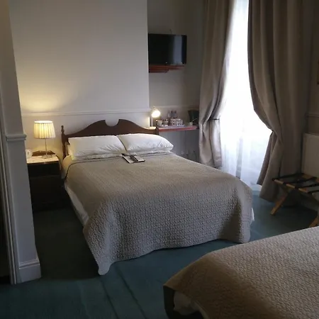 Couette-café Gate 3*