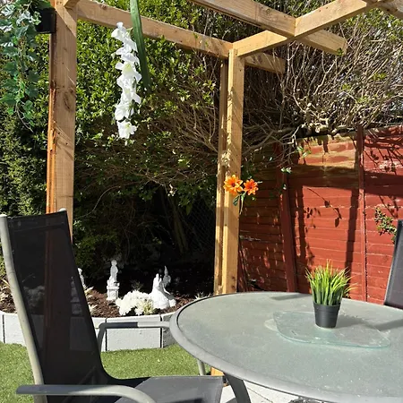 Superb Double Near Airport - 3 Penzion