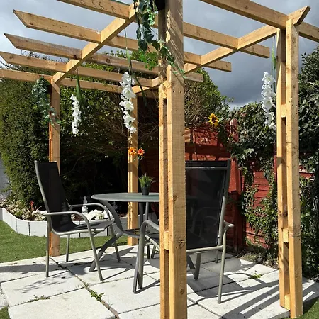 Superb Double Near Airport - 3 Penzion *