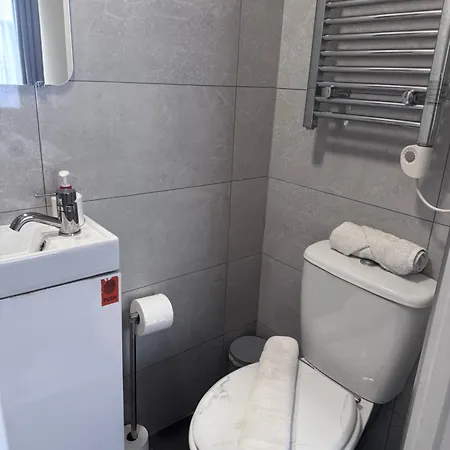 Cosy Space Near Airport And Апартаменты *