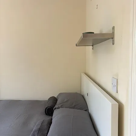 Penzion Superb Double Near Airport - 3 Dublin