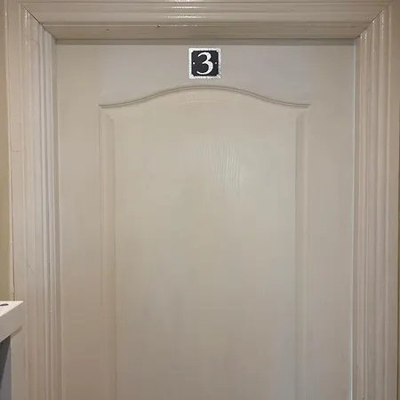 Gasthuis Superb Double Near Airport - 3 *
