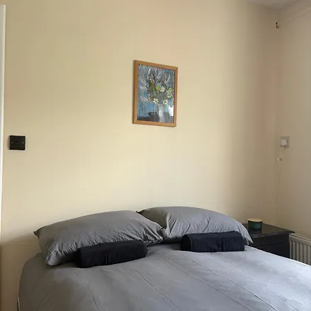 Superb Double Near Airport - 2 בית הארחה דבלין