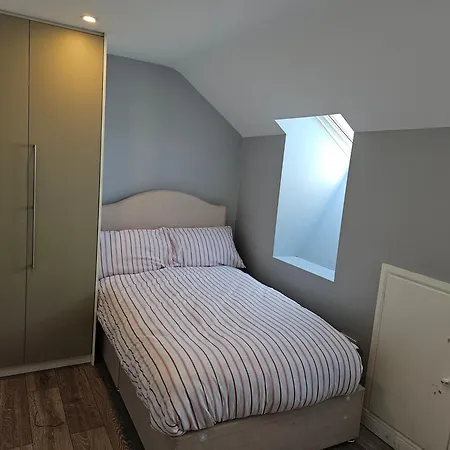 Modern 4-5 Bedroom House Casa vacanze