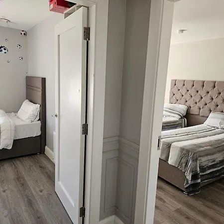 Modern 4-5 Bedroom House * Dublino