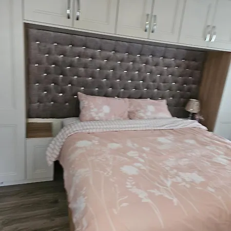 Modern 4-5 Bedroom House Casa vacanze