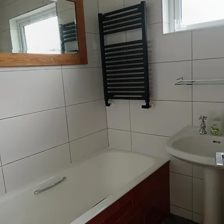 4 Bed Modern Spacious House South 펜션