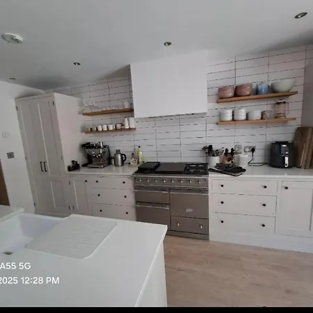 Tatil Evi Beautiful And Spacious In South Circular Rd
