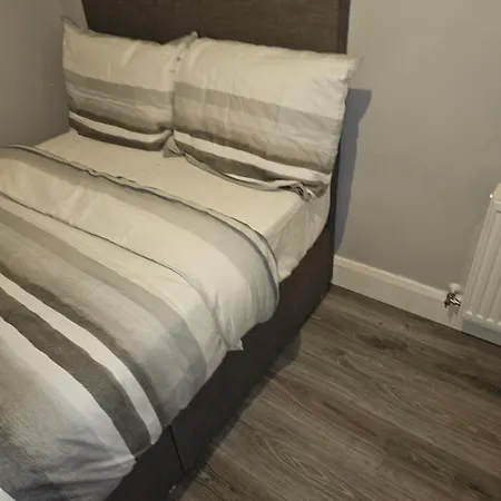 Modern 4-5 Bedroom House * Dublin
