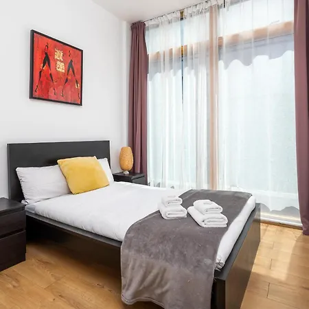 3 Bed In Centre 10min To Spire