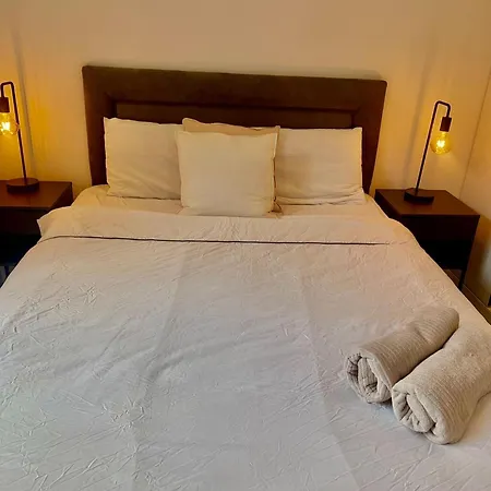 Modern Double Bedroom 게스트하우스