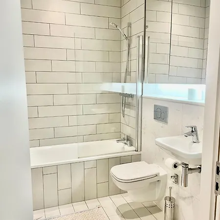 Modern Double Bedroom 게스트하우스