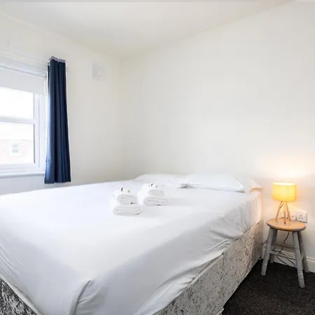 Spacious 2 Bed House - 20 Min Bus To Center * Dublin
