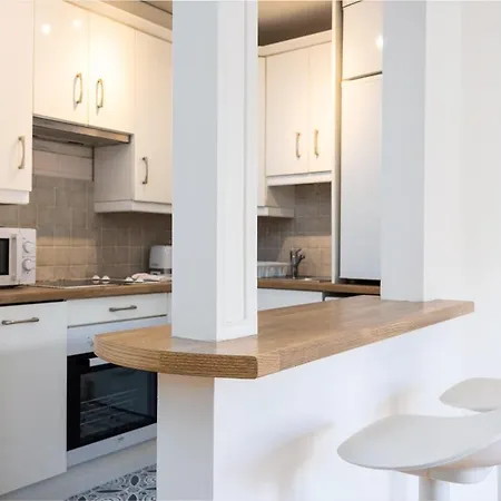 Spacious 2 Bed House - 20 Min Bus To Center Apartment *