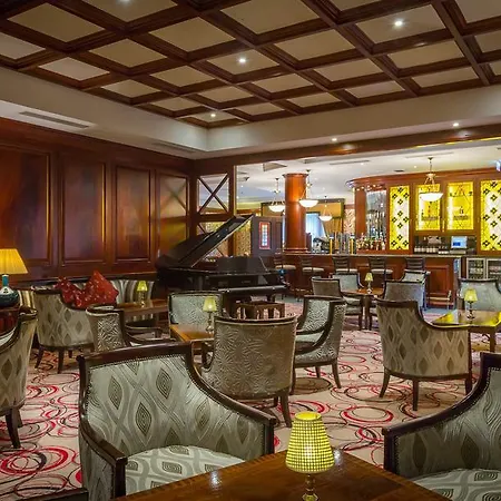 Clyde Court Hotell 4*