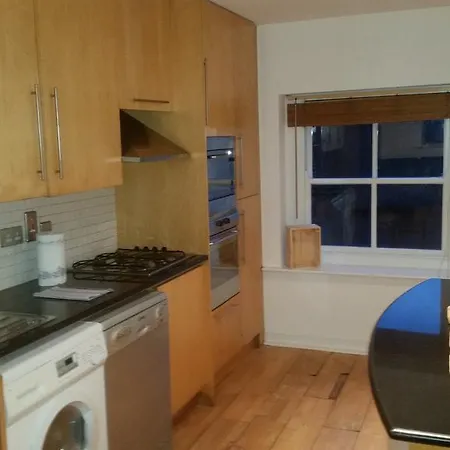 Metrostays - Stephen's Green 7-3