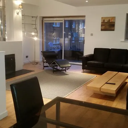 Metrostays - Stephen's Green 7-3