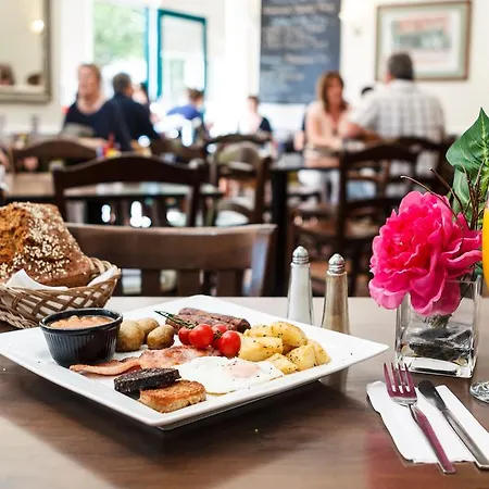 Kingfisher Townhouse Guest house 3*