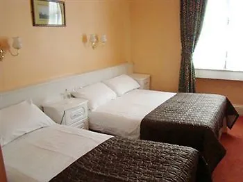 Barry's Hotel 2*