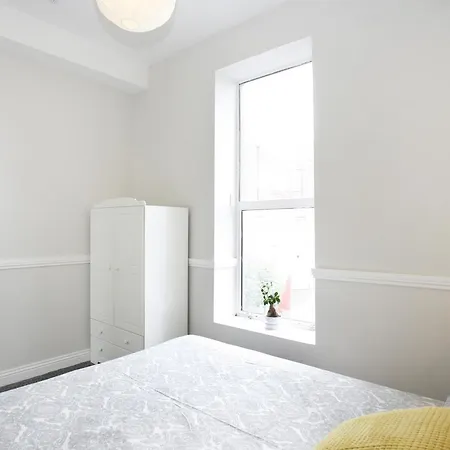 Amiens Street - 4 Apartment *