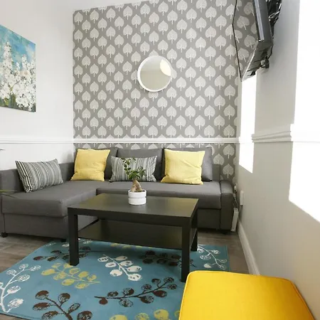 Amiens Street - 4 *