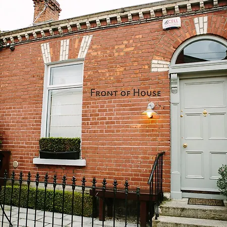 Cosy Home; Sleeps 10/11. 15 Minutes' Walk * Dublin