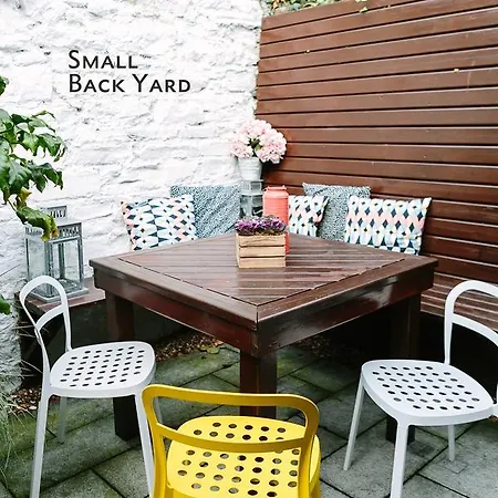 Cosy Home; Sleeps 10/11. 15 Minutes' Walk Holiday home Dublin