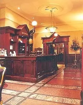 Russell Court Hotell 3*
