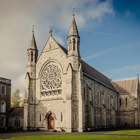 Dcu Hallows Apartmán *