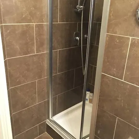 3 Bedroom House With Free Parking Dublino