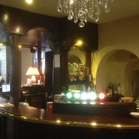 Barry's Hotel 2*