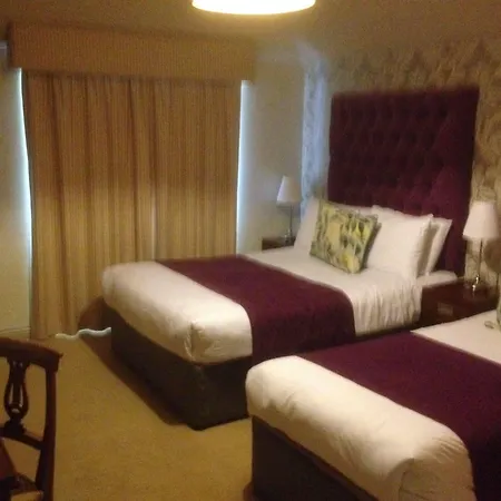 Barry's Hotel 2*