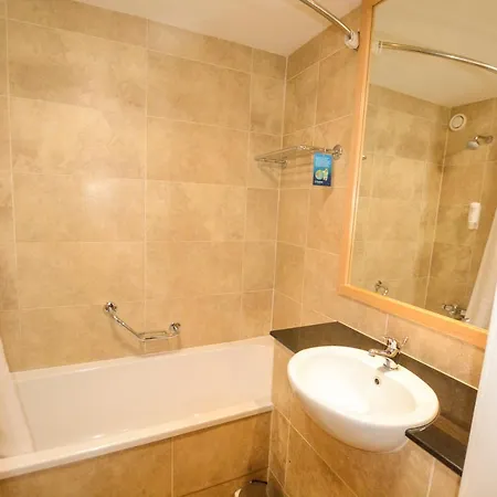 فندق ترافيلودج دبلين إيبروت ساوث Collinstown (Santry)