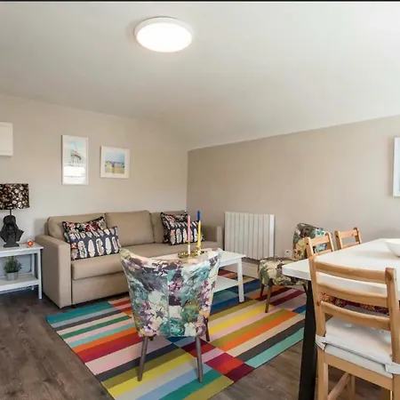 New Georgian Self-catered At The Spire Apartment *
