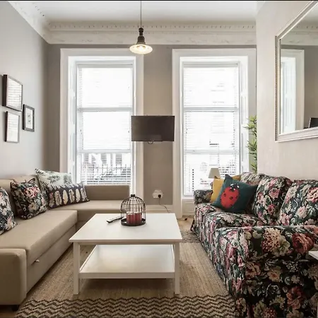New Georgian Self-catered At The Spire Apartment *