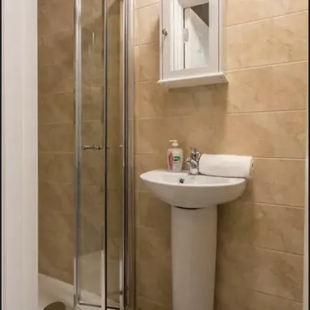 New Georgian Self-catered At The Spire Apartment