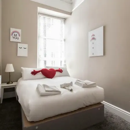 New Georgian Self-catered At The Spire Apartment *