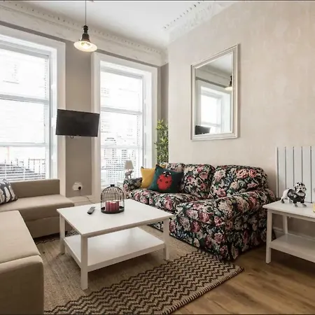 New Georgian Self-catered At The Spire Apartment