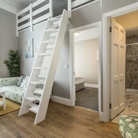 New Georgian Self-catered At The Spire Apartment