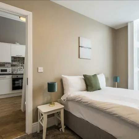 New Georgian Self-catered At The Spire Apartment