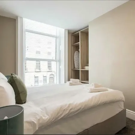 New Georgian Self-catered At The Spire Apartment