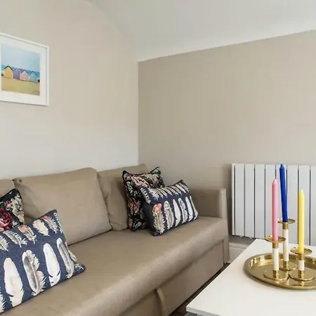 New Georgian Self-catered At The Spire Apartment *