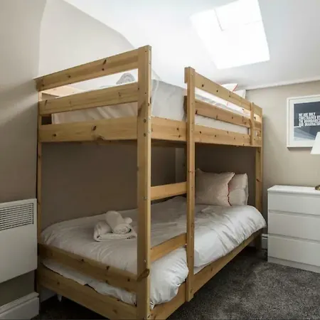 New Georgian Self-catered At The Spire Apartment