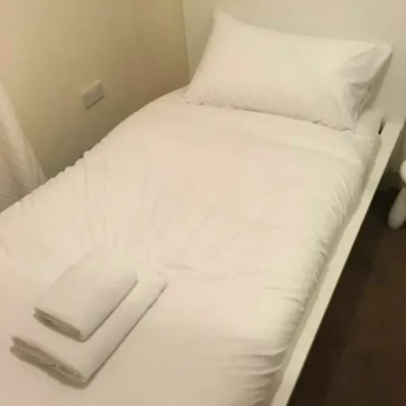 3 Bedroom House With Free Parking Appartamento *
